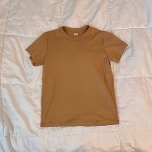 uniqlo tan t shirt